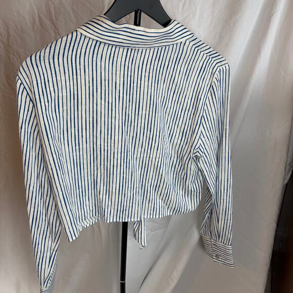 Zara women’s crop blue white striped tie front button shirt. Linen blend. Size M - Picture 2 of 6